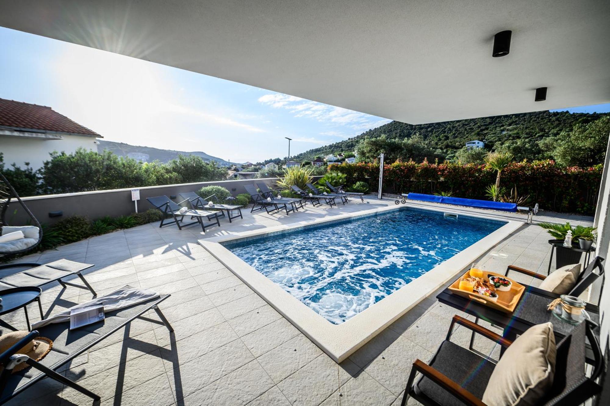 Villa Kapetanova Lanterna Luxury Apartment Barka With Heated Pool Vinišće Buitenkant foto