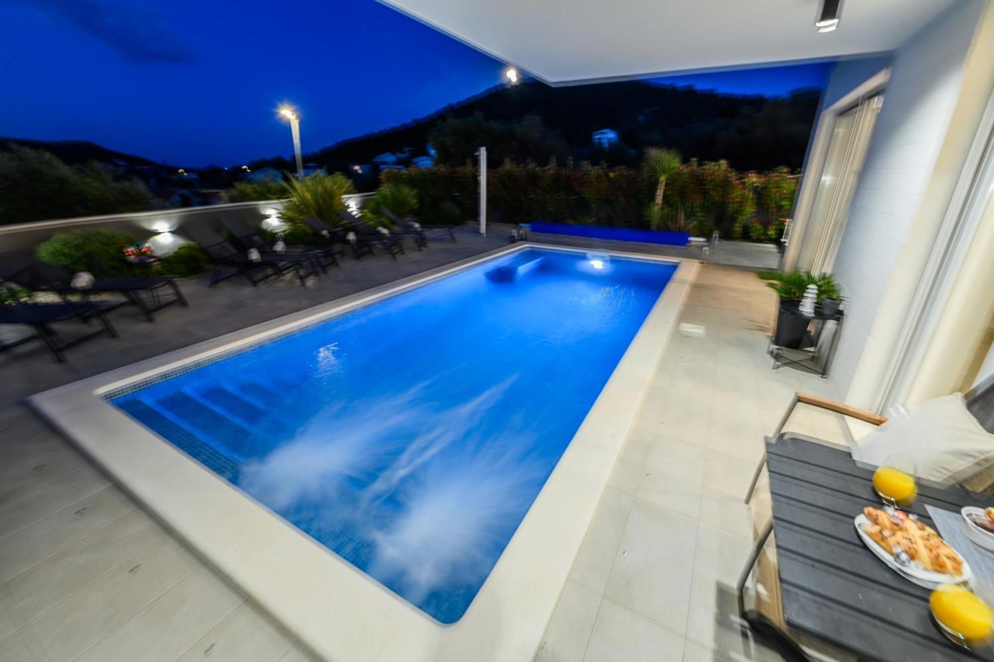 Villa Kapetanova Lanterna Luxury Apartment Barka With Heated Pool Vinišće Buitenkant foto